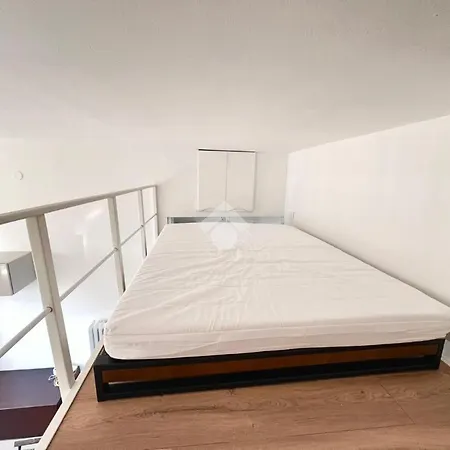 Porta Romana Olympic Village Open Space Apartment *